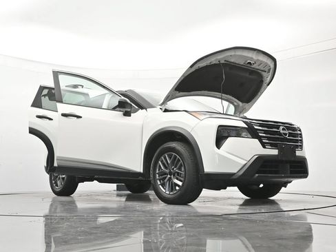 Used 2024 Nissan Rogue S FWD image 49