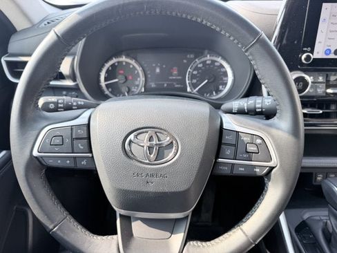 Used 2023 Toyota Highlander LE AWD/4WD image 13