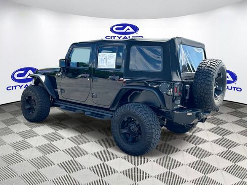 Used 2015 Jeep Wrangler Unlimited Rubicon AWD/4WD image 7