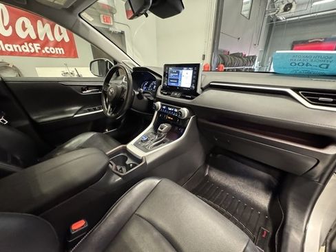 Used 2020 Toyota RAV4 Limited w/ Limited Grade Weather Package AWD/4WD image 12