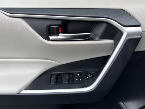 Used 2020 Toyota RAV4 XLE image 13