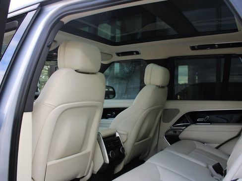 Certified 2023 Land Rover Range Rover SE image 37