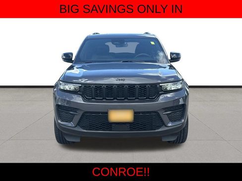 Used 2024 Jeep Grand Cherokee Altitude RWD image 2
