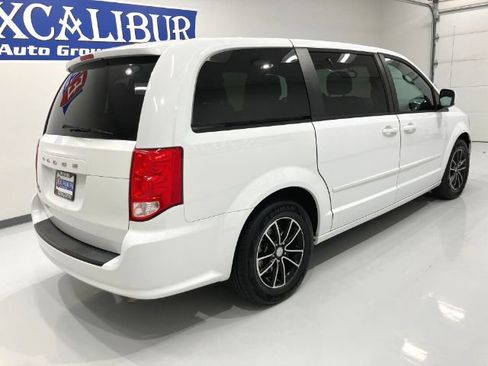 Used 2016 Dodge Grand Caravan SE FWD image 23