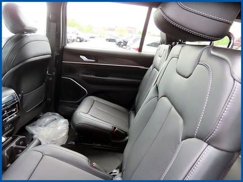 New 2026 Jeep Grand Cherokee L Limited AWD/4WD image 10