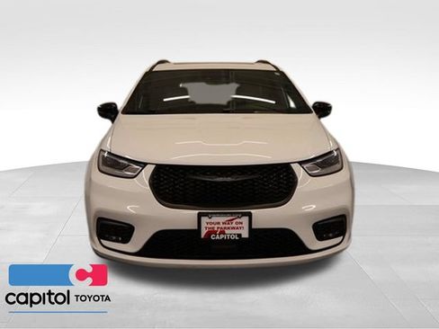 Used 2025 Chrysler Pacifica Limited FWD image 6