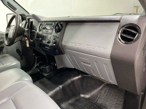 Used 2015 Ford F550 2WD Regular Cab Super Duty image 18