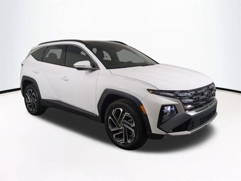 Certified 2025 Hyundai Tucson Limited AWD/4WD image 2