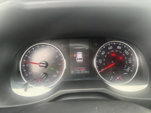 Certified 2022 Toyota RAV4 LE AWD/4WD image 12