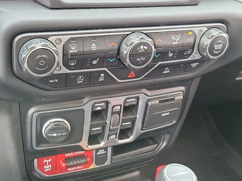 Used 2023 Jeep Gladiator Mojave w/ Cold Weather Group AWD/4WD image 16