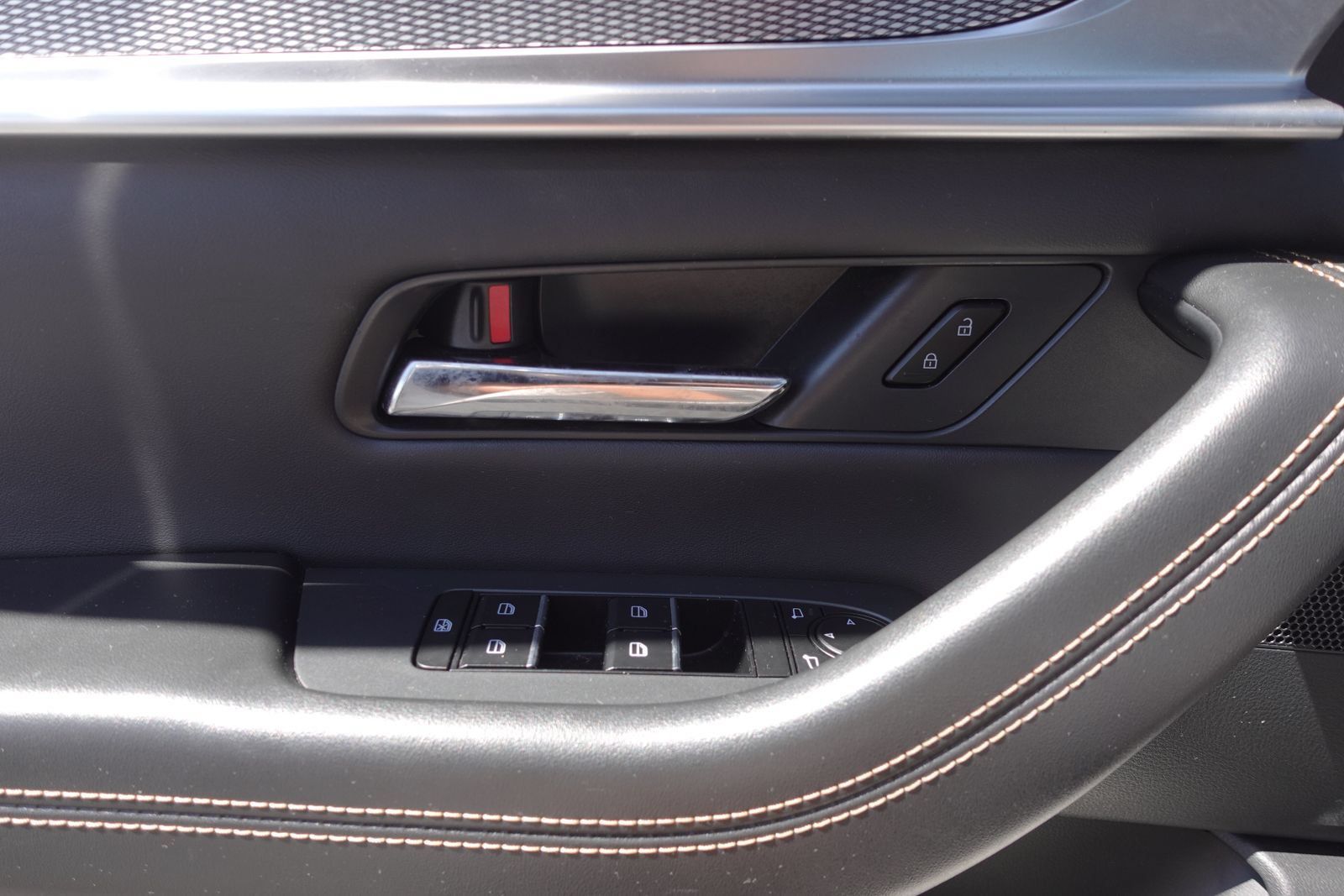 Certified 2024 MAZDA CX-90 Plug-In Hybrid w/ Preferred AWD/4WD image 17