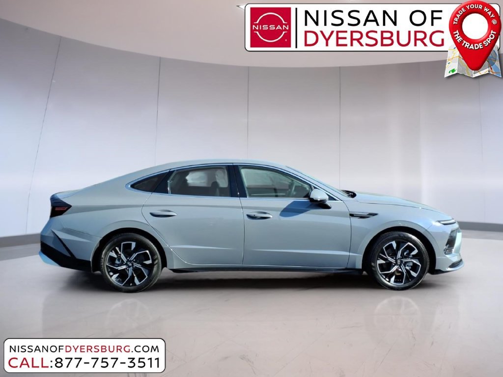 Used 2025 Hyundai Sonata SEL FWD image 2