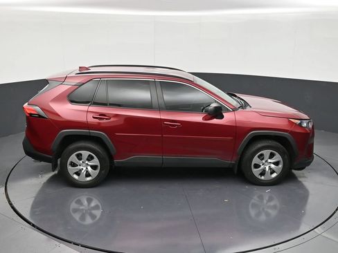 Used 2021 Toyota RAV4 LE AWD/4WD image 17