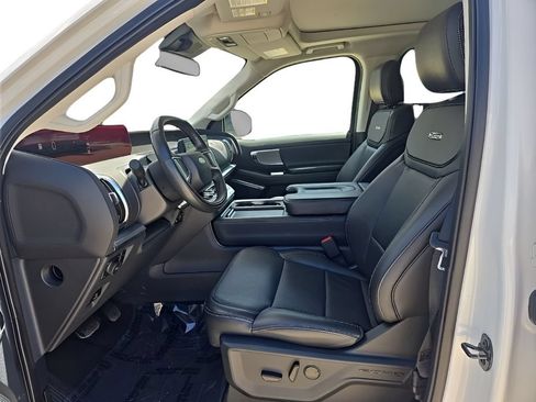 Used 2025 Ford Expedition Max Platinum AWD/4WD image 9