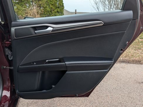 Used 2017 Ford Fusion SE w/ Equipment Group 201A image 33