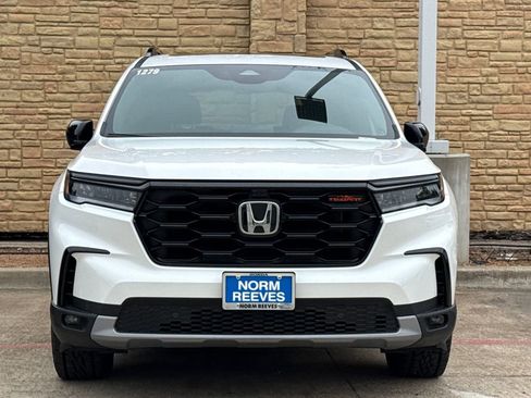 Used 2025 Honda Pilot TrailSport image 2