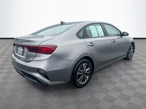 Used 2022 Kia Forte LXS image 7