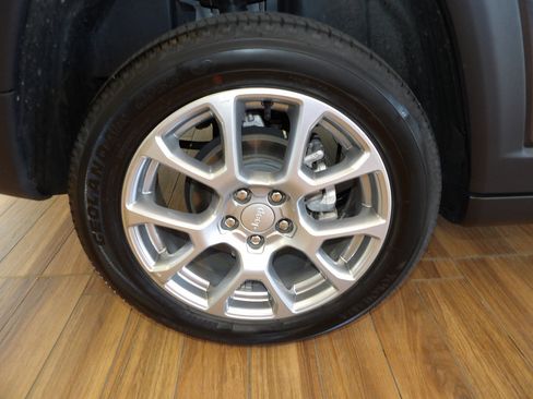 Used 2024 Jeep Compass Latitude AWD/4WD image 5