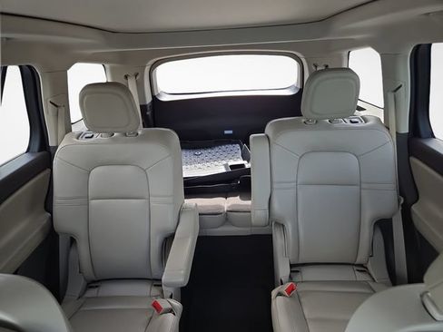 Used 2022 Lincoln Aviator AWD w/ Premium Package image 27