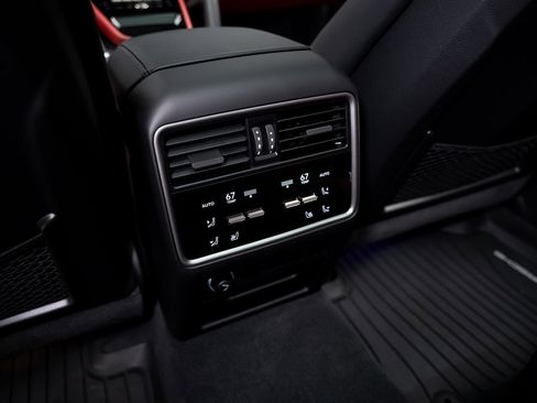 Used 2025 Porsche Cayenne Turbo image 47