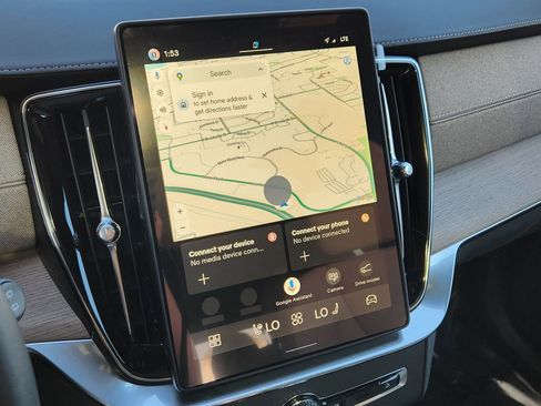 New 2026 Volvo XC90 T8 Plus w/ Protection Package Premier image 7