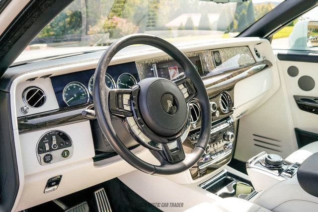 Used 2020 Rolls-Royce Phantom Sedan RWD image 59