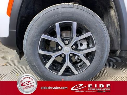 New 2025 Jeep Grand Cherokee Limited image 7