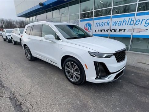 Used 2021 Cadillac XT6 Premium Luxury image 2