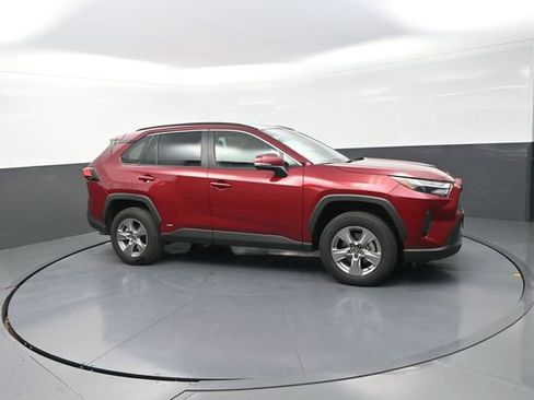 Used 2025 Toyota RAV4 XLE AWD/4WD image 18