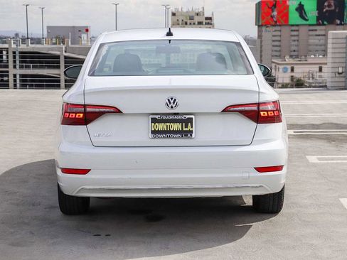 Used 2020 Volkswagen Jetta SE w/ SE Cold Weather Package image 5