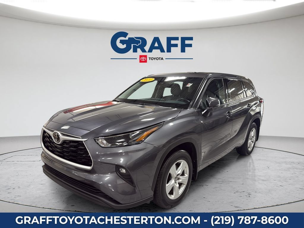 Used 2022 Toyota Highlander LE AWD/4WD image 1