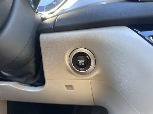 Used 2024 Chrysler Pacifica Touring-L image 23