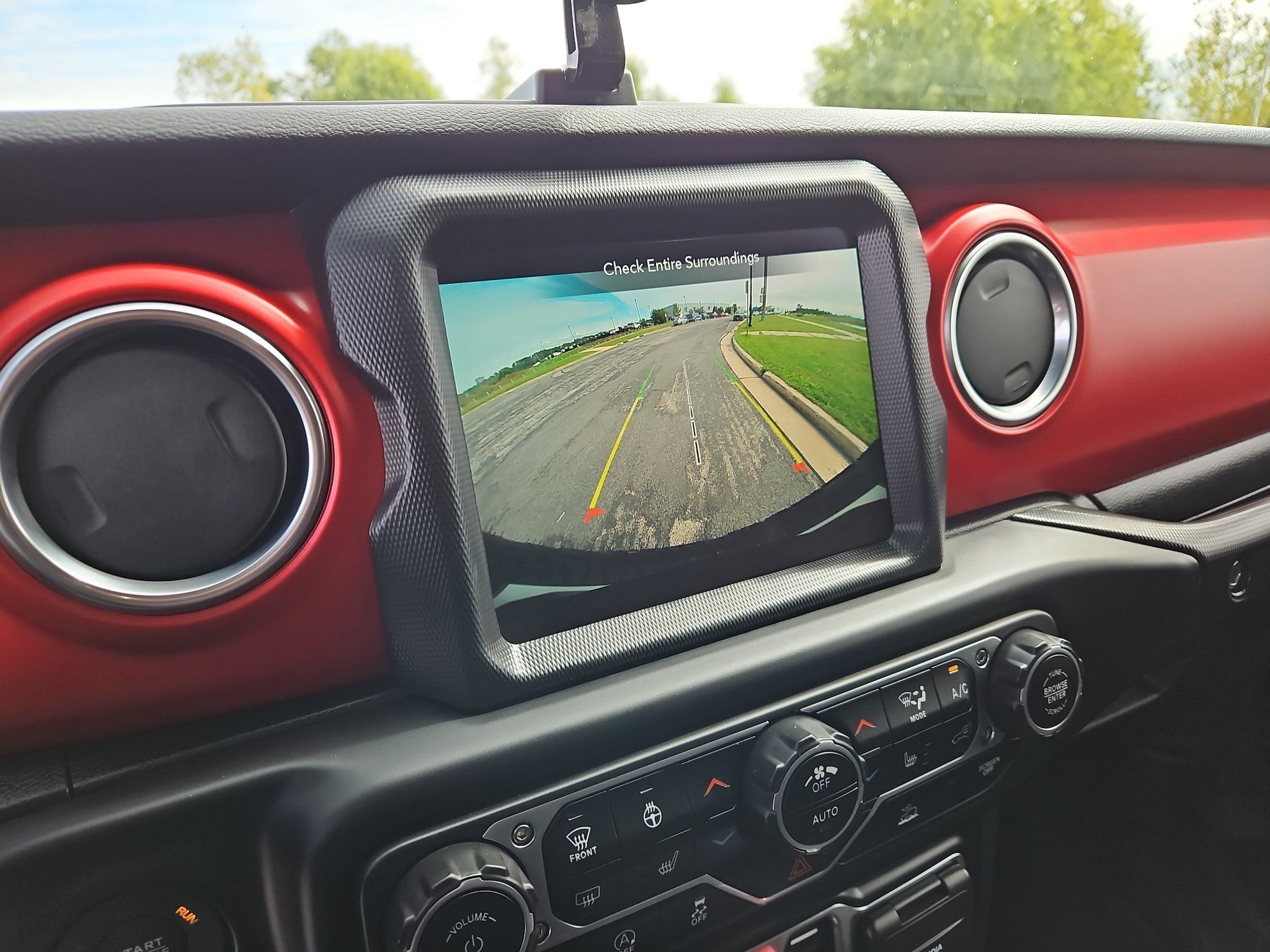 Used 2023 Jeep Wrangler Unlimited Rubicon w/ Dual Top Group AWD/4WD image 19
