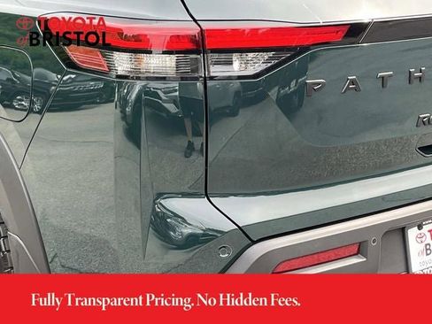 Used 2024 Nissan Pathfinder Rock Creek AWD/4WD image 5