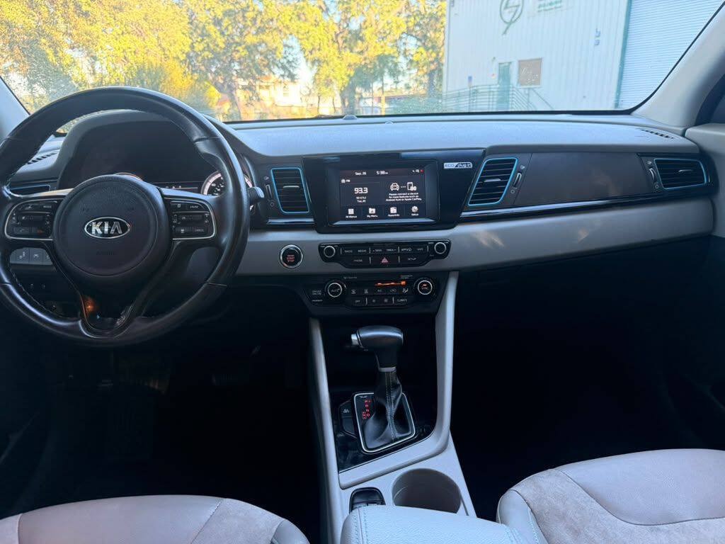 Used 2018 Kia Niro EX FWD image 16