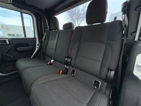 Used 2023 Jeep Gladiator Sport w/ Trailer Tow Package image 12