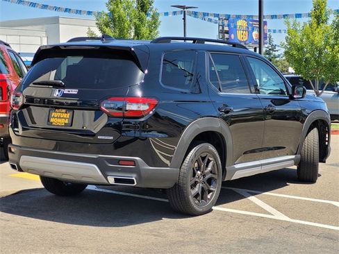 New 2025 Honda Pilot Touring image 3