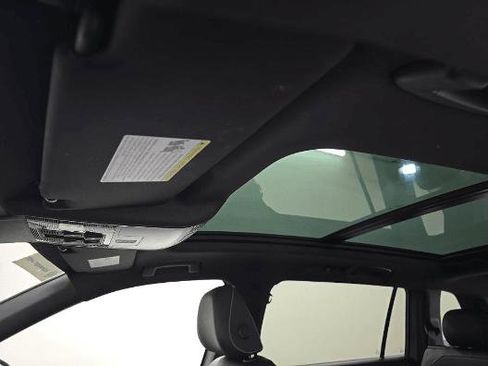 Used 2023 Volkswagen Tiguan SE R-Line image 7