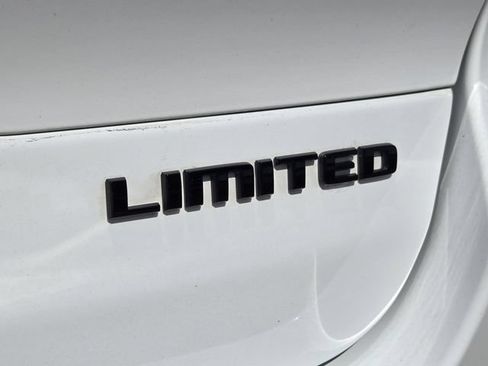 Used 2023 Jeep Grand Cherokee L Limited w/ Luxury Tech Group II RWD image 12