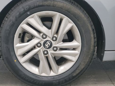 Used 2019 Hyundai Elantra SEL FWD image 31