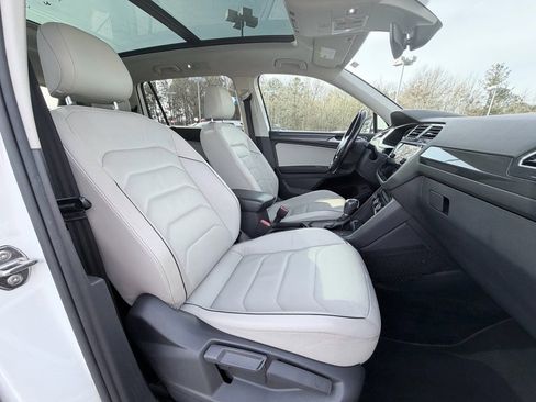 Used 2018 Volkswagen Tiguan SEL Premium image 22