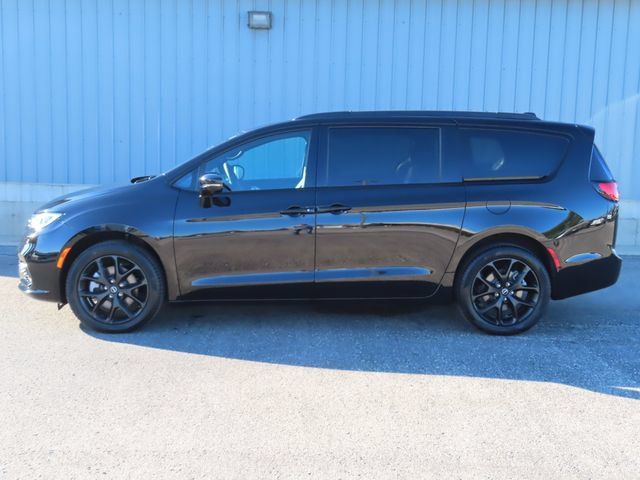 Used 2026 Chrysler Pacifica Limited w/ S Appearance Package AWD/4WD image 11