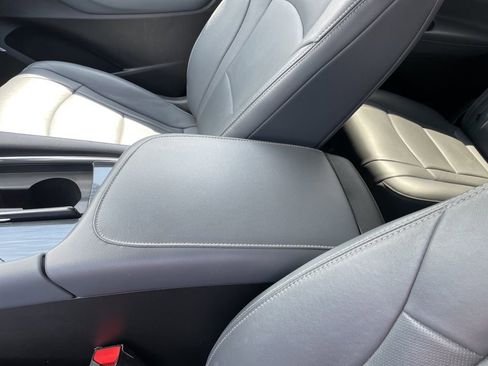 Used 2021 Buick Enclave Essence image 21