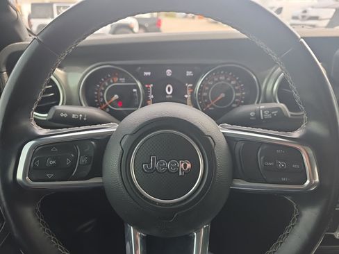 Used 2021 Jeep Gladiator Overland image 15