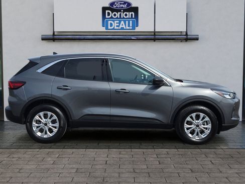 Used 2023 Ford Escape Active AWD/4WD image 2