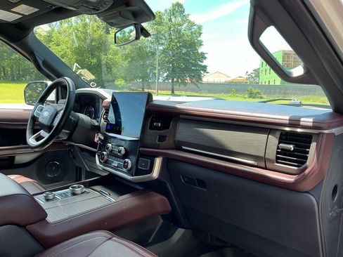 Used 2024 Ford Expedition Limited AWD/4WD image 21