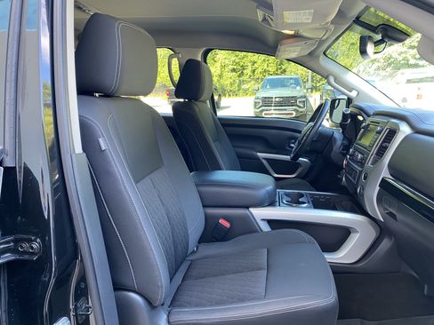 Used 2019 Nissan Titan SV w/ SV Convenience Package AWD/4WD image 36