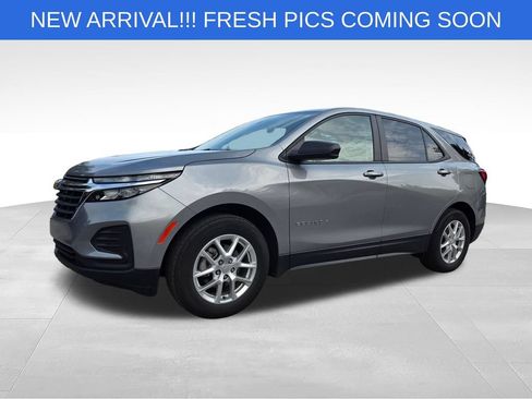 Used 2024 Chevrolet Equinox LS w/ LS Convenience Package FWD image 2