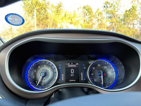 Used 2023 Chrysler Voyager LX image 14