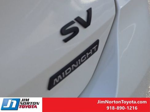 Used 2018 Nissan Rogue SV w/ Premium Package FWD image 13